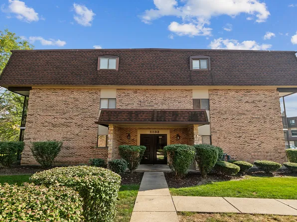 11133 East Rd APT A, Palos Hills, IL 60465