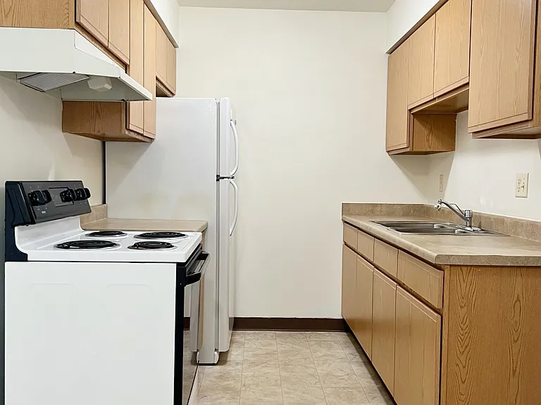 118-126 Oak St — Photo 10