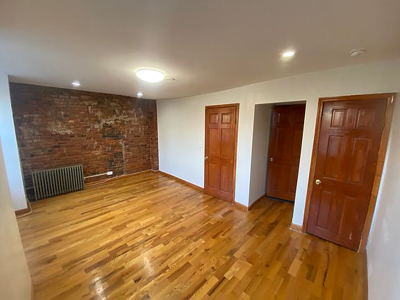 5th image of 62 Bainbridge St APT 4