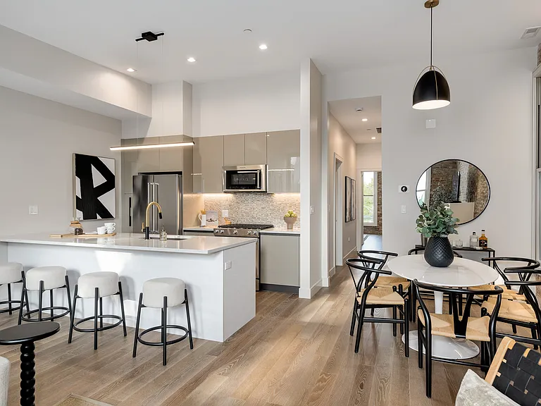1820 N Wells St #302 — Photo 11
