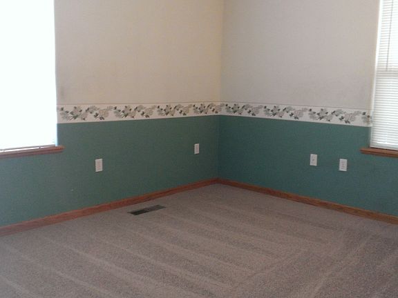 5th image of 1519 Mahan Ave