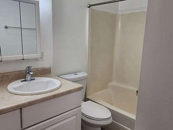 4th image of 604 2nd St #3