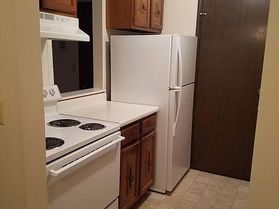 3rd image of 243 Marshall Ave E