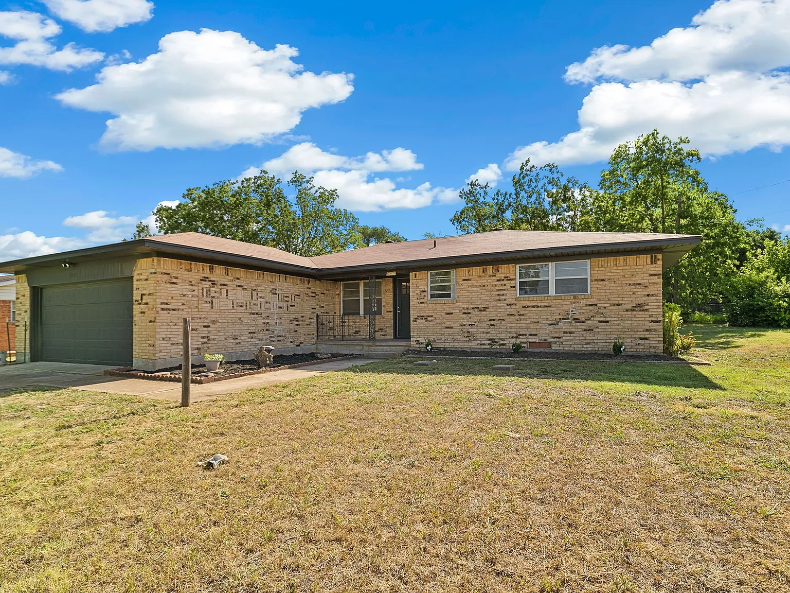 3 bed, 1444 sqft, $1,999 — Photo 2