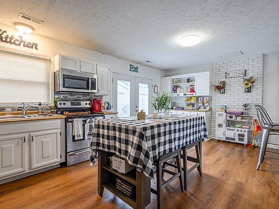 5th image of 4036 Carpenter Dr