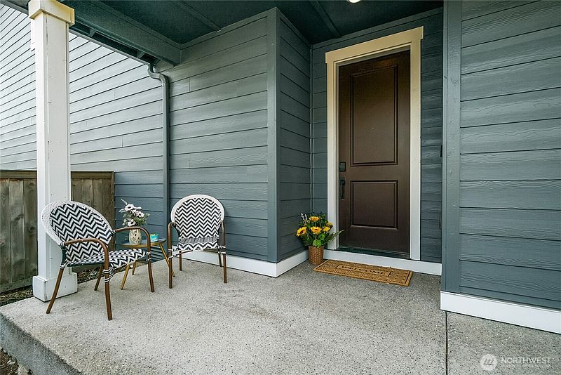 2nd image of 4646 Hibiscus Circle SW