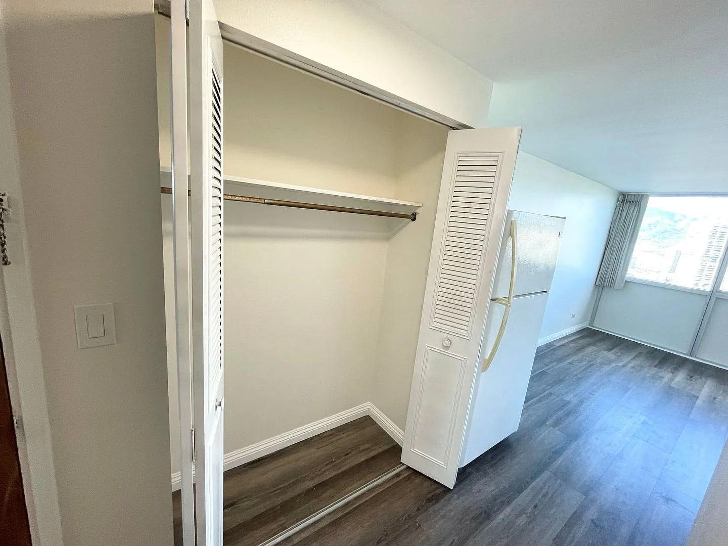 Available now! 1 bed 1 bath 1 parking at Aloha Lani in Waikiki! — Photo 4