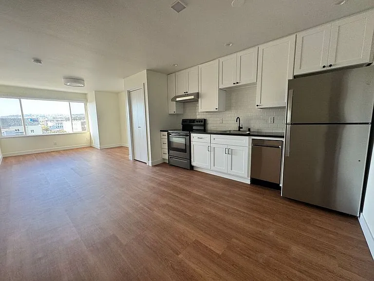 4350 Kirkham Street — Photo 8