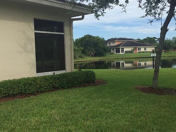 Bradford Place is a quiet, guard-gated development with a community swimming pool for hot summer days. Located near a market for quick shopping and a big well-organized gas station just a block away.