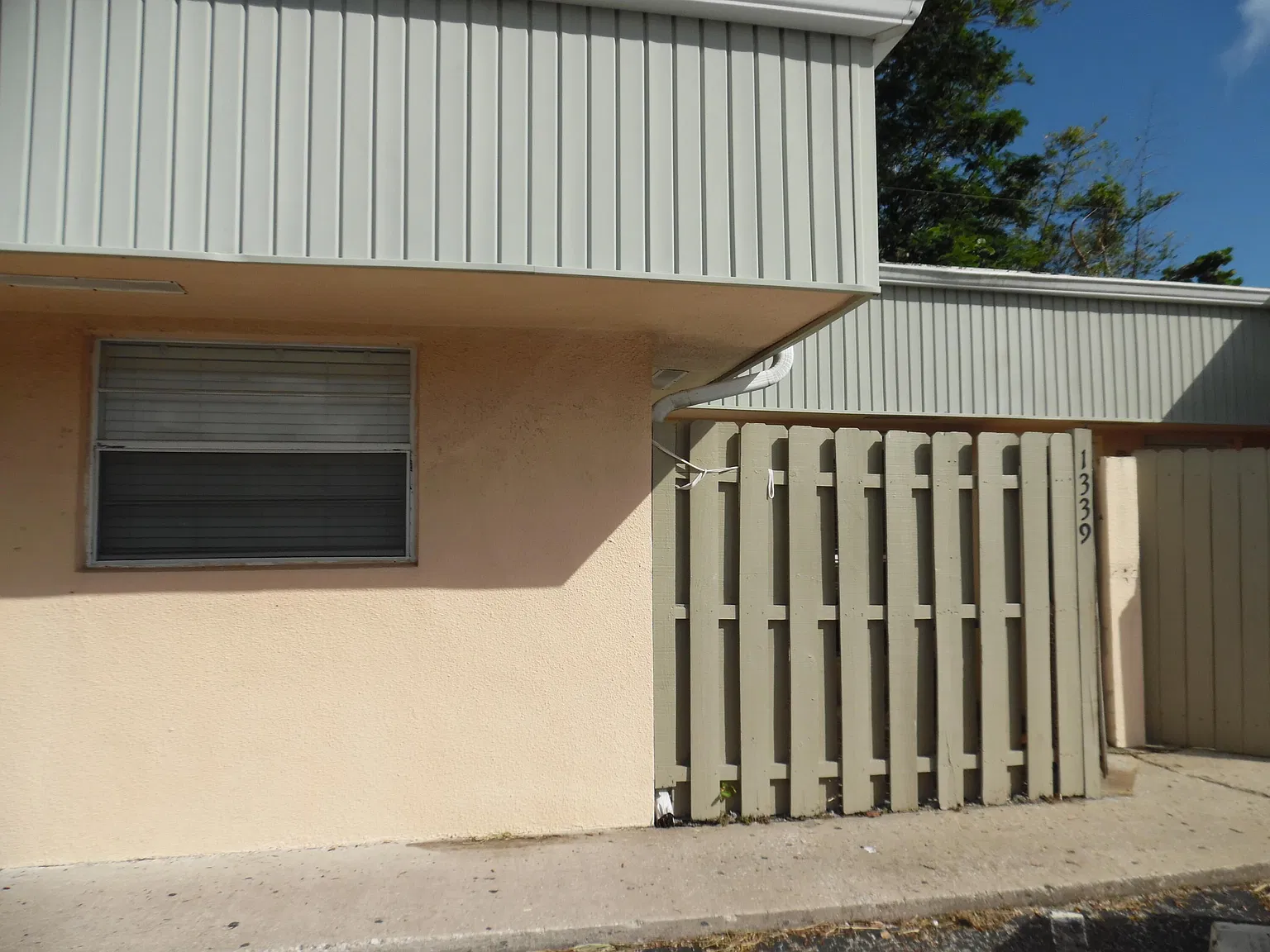 2 bed, 1.0 bath, 746 sqft, $1,900 — Photo 2