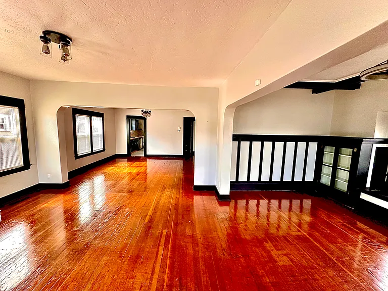 23 Rose Ave — Photo 7