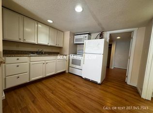 206 Maine Ave APT 2, Farmingdale, ME 04344