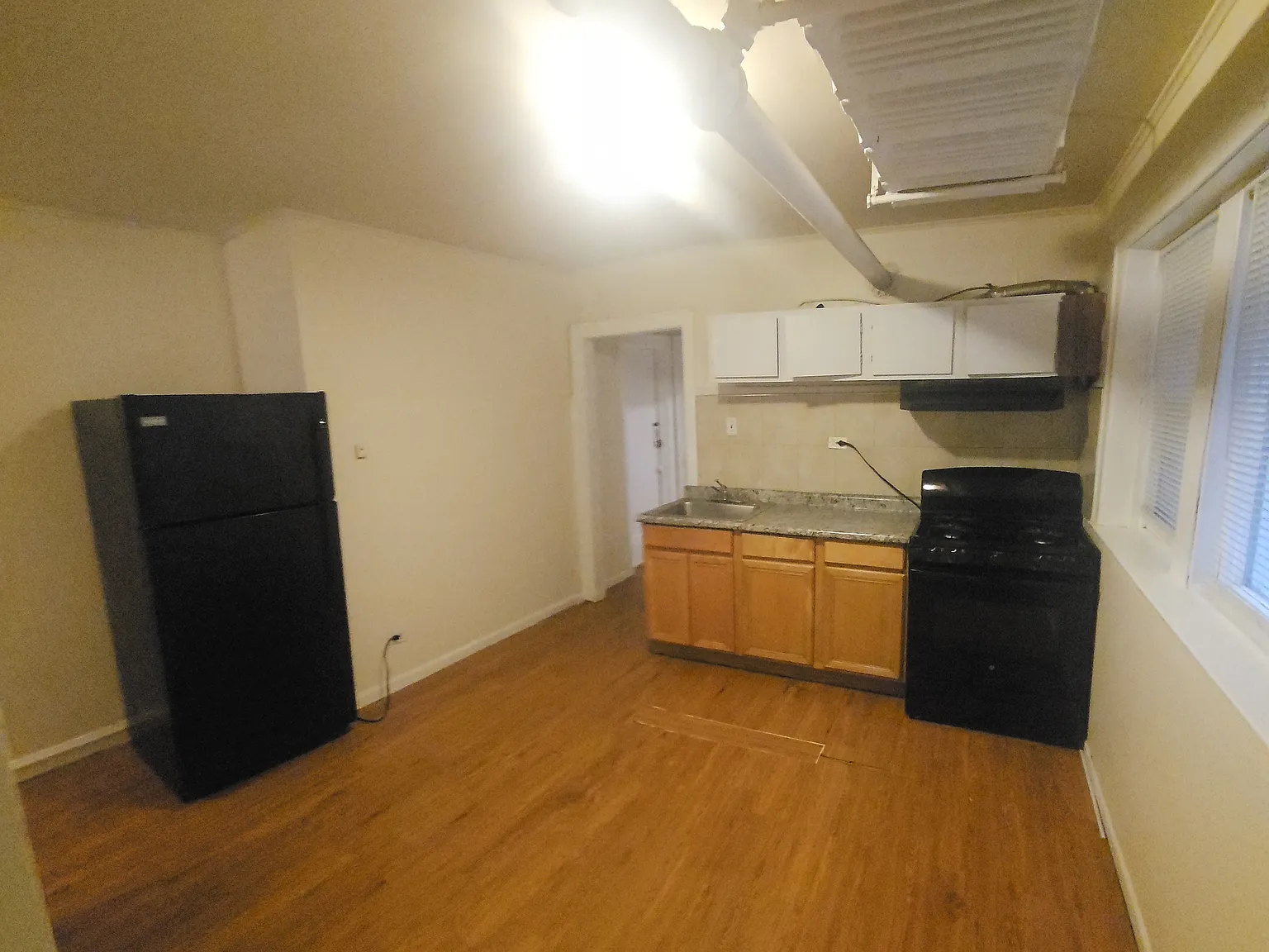 2 bed, 1000 sqft, $1,325 — Photo 3