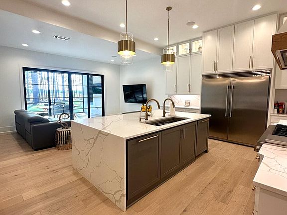 5th image of 374 Lake Village Dr