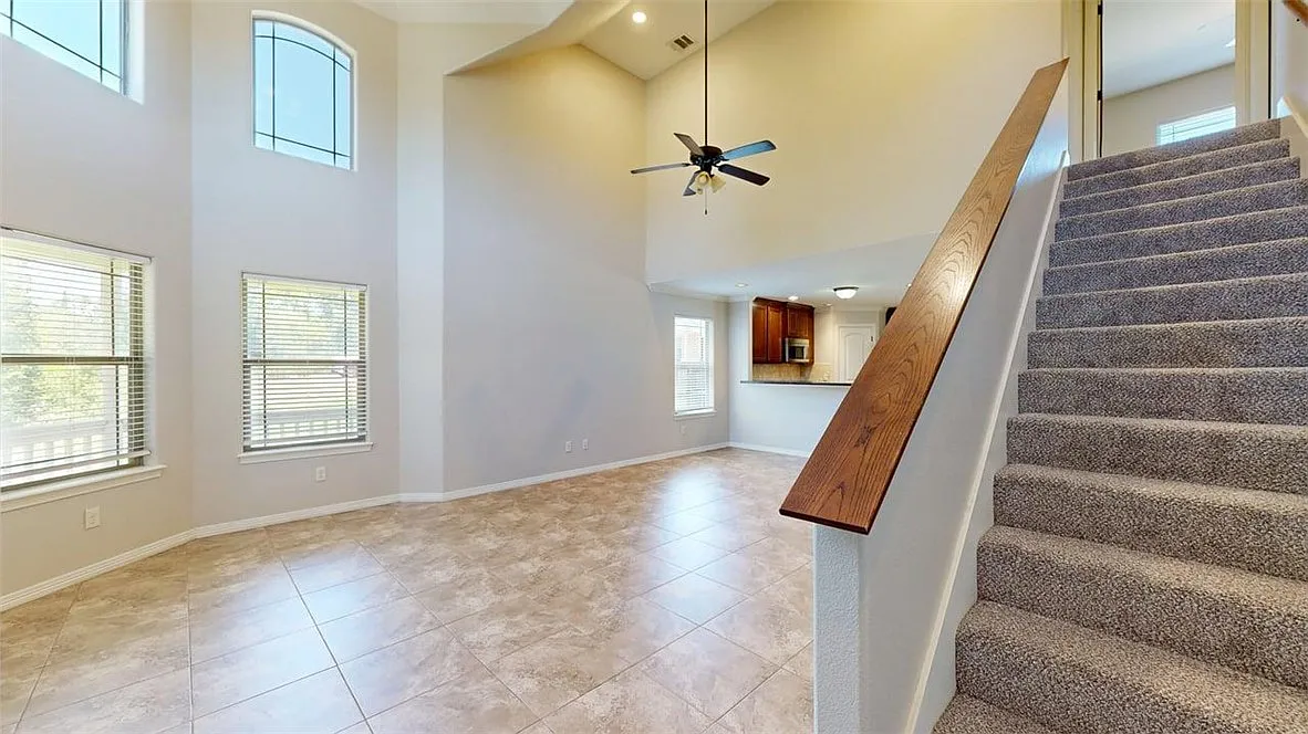 4 bed, 1895 sqft, $2,800 — Photo 2