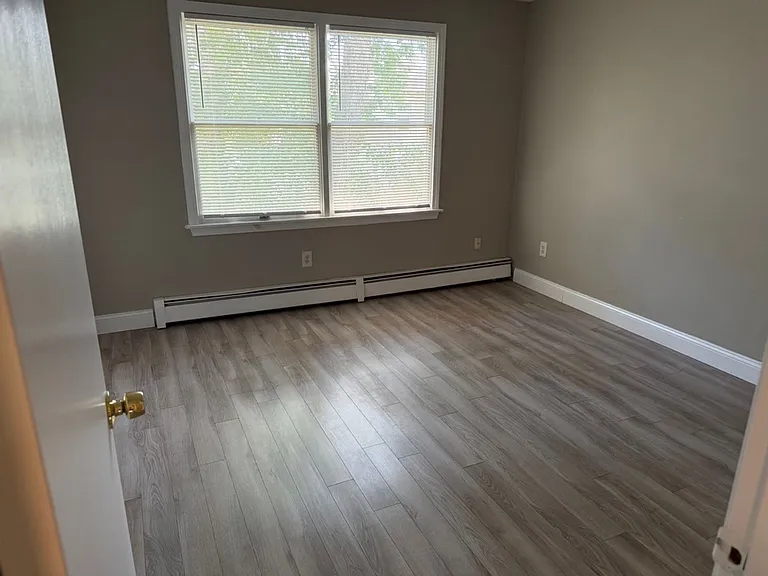 472 S Main St — Photo 12