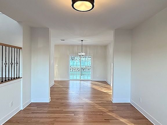 5th image of 79 Frank St