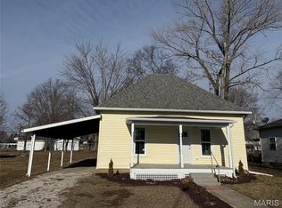 113 E Maple St, Brownstown, IL