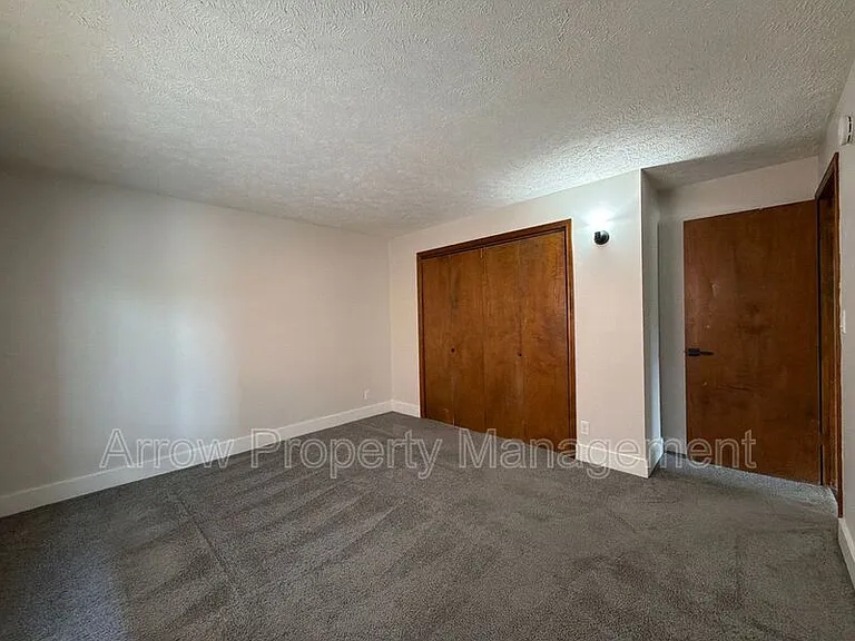 3341 Holdrege St #6 — Photo 8