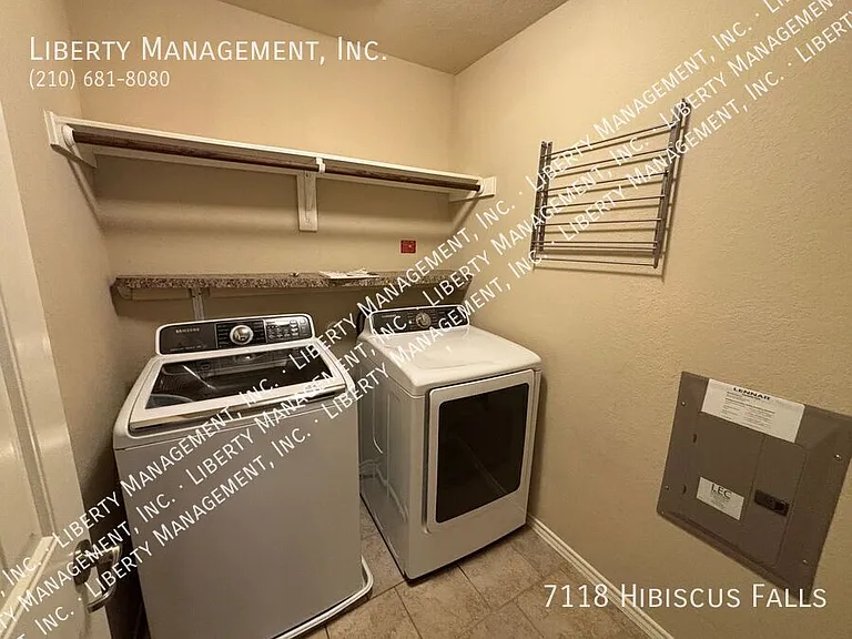 7118 Hibiscus Fls — Photo 21