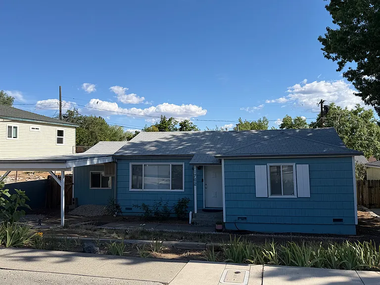 1702 Grandview Ave — Photo 1