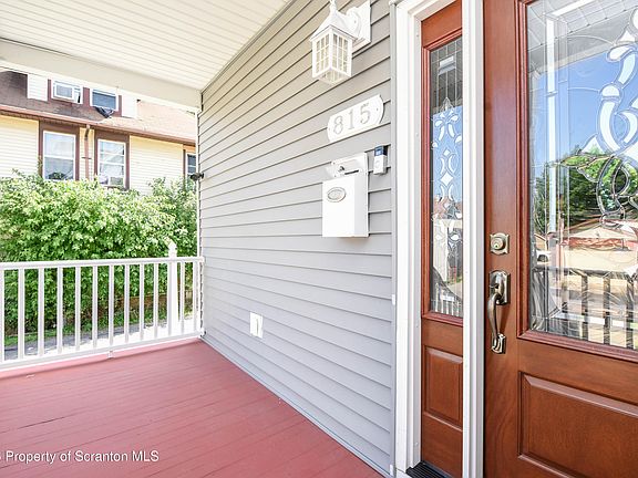 5th image of 815 S 9th Ave