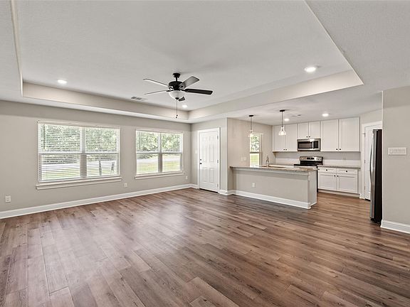 2nd image of 15843 Oak Dr