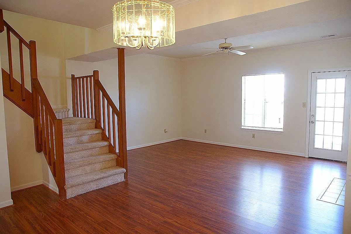 3 bed, 2.5 bath, 1440 sqft, $2,100 — Photo 2