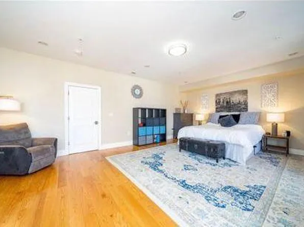 2408 Summit Avenue image 17 of 26