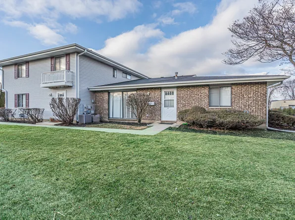 127 Millbrook Ln #127, Schaumburg, IL 60193