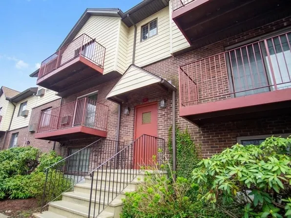 1 Royal Crest Dr APT 12, Randolph, MA 02368