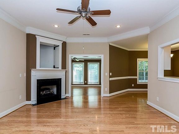 4th image of 1113 Villa Dr