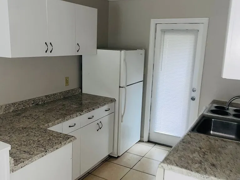 111 Columbia Dr #6 — Photo 7