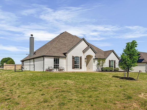 3rd image of 1515 Horseshoe Ct