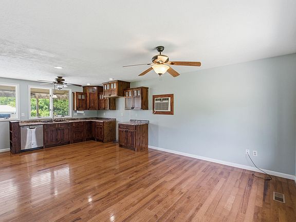 5th image of 12218 SW 130th St
