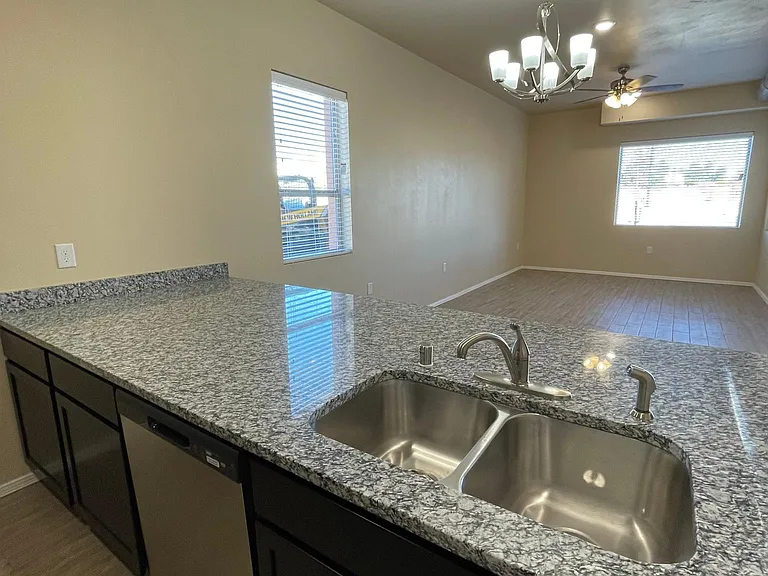 2035 El Presidio — Photo 4