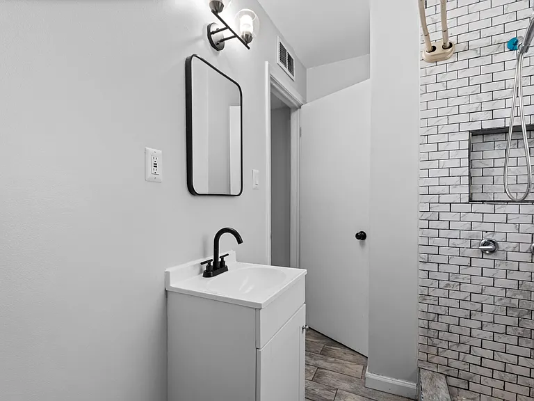 1806 E Eleven Mile Rd #1806 — Photo 11