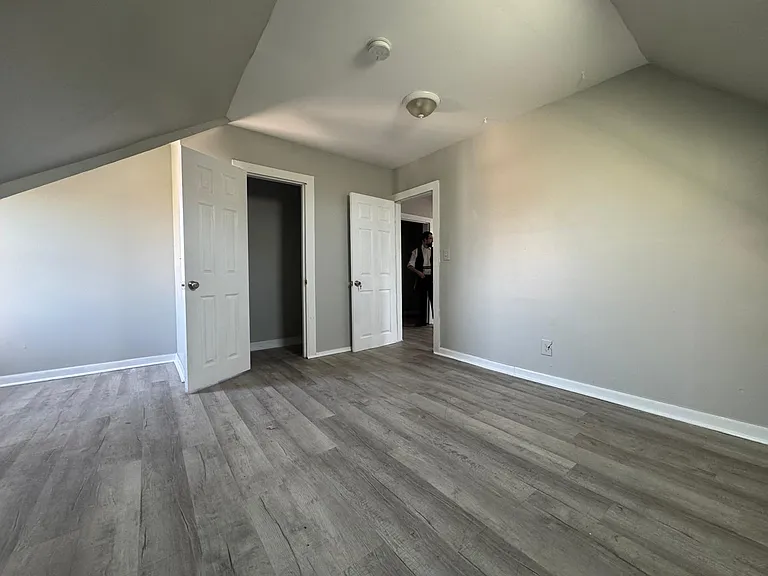 1092 E Main St #2R — Photo 10