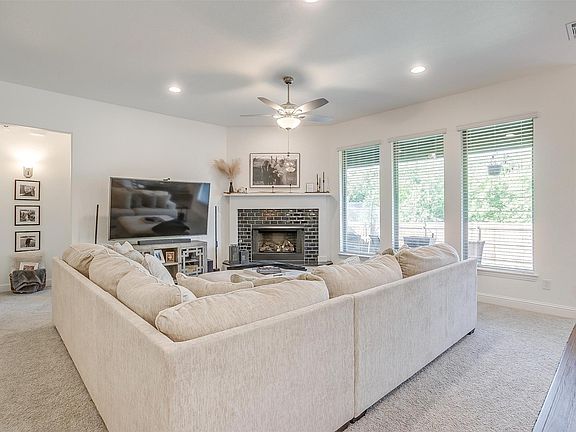 5th image of 517 Ramon St