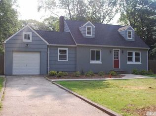 188 Oakfield Ave, Dix Hills, NY 11746