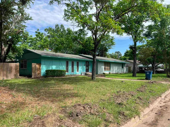 1213 Irvin St, Daingerfield, TX 75638