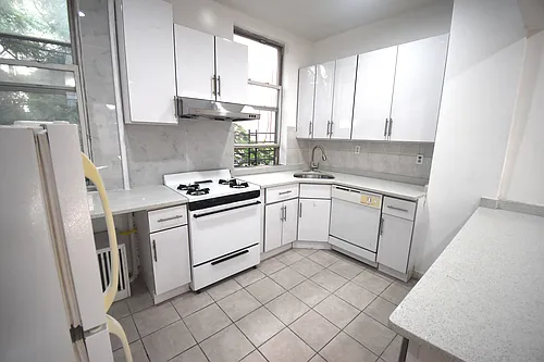 145 Smith St #1 Photo 1