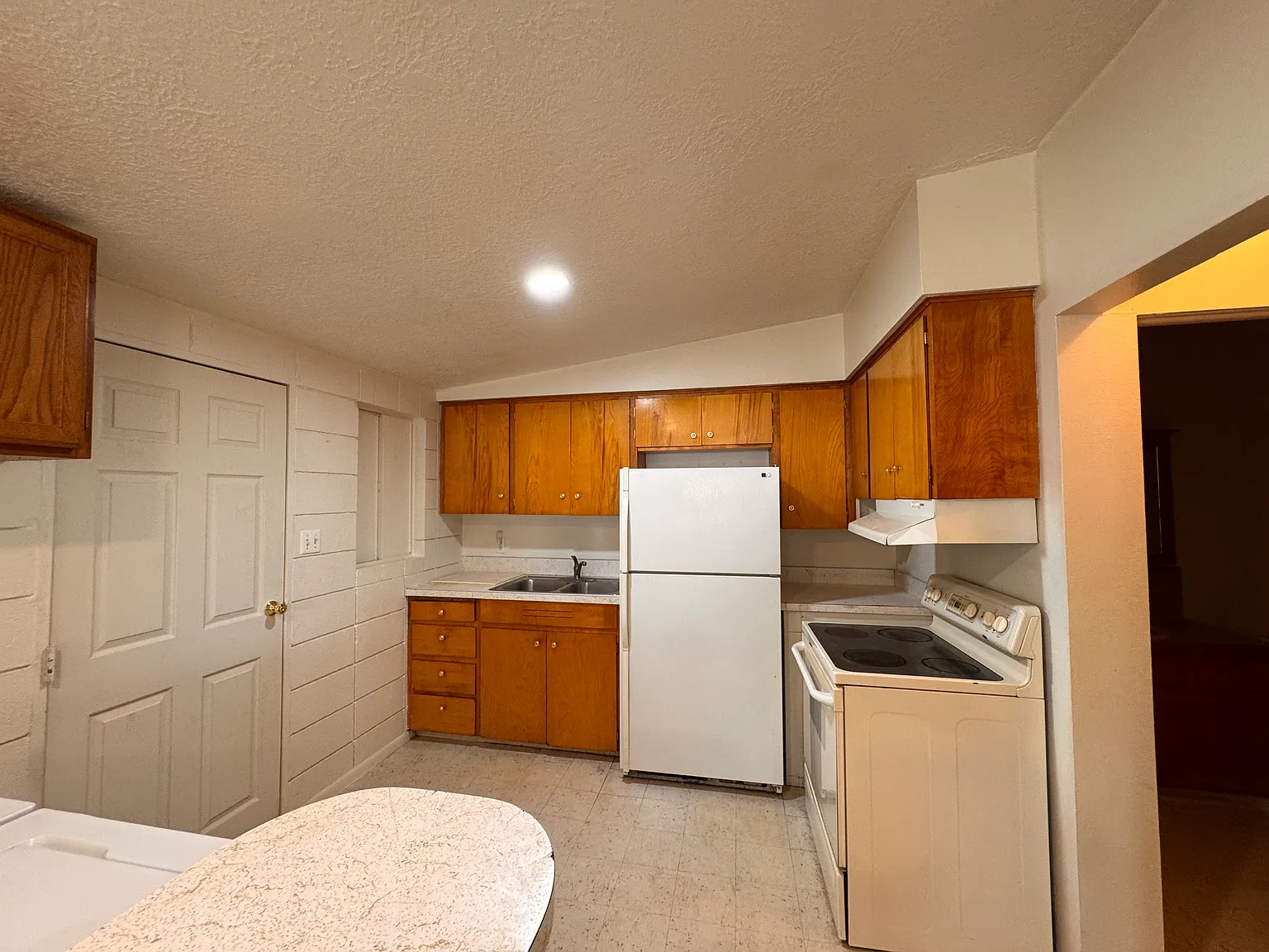 2 bed, 700 sqft, $1,400 — Photo 2