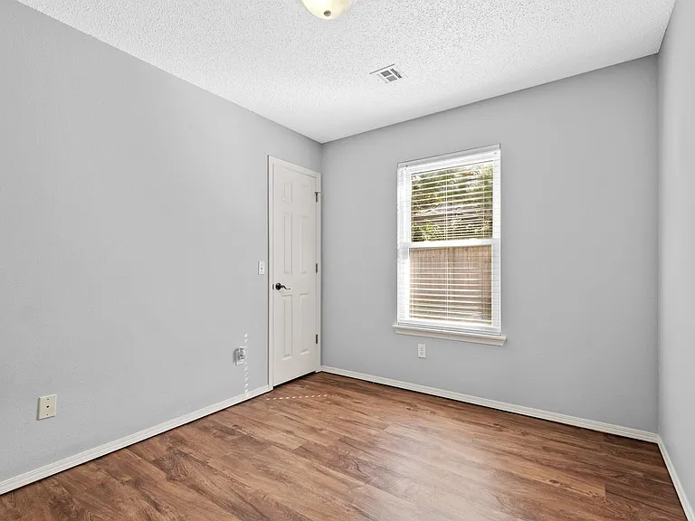 2910 NE 12th St — Photo 21