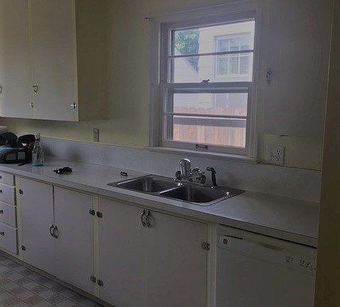 5th image of 506 Burlington Ave