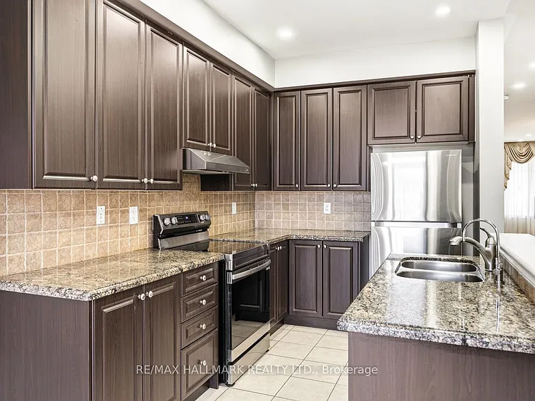 33 Tomabrook Cres — Photo 9