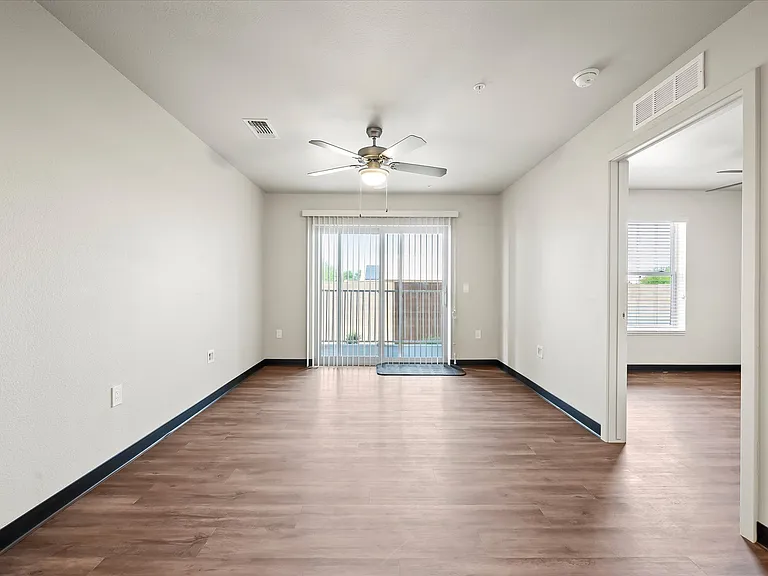 Lynne Village Apartments — Photo 51