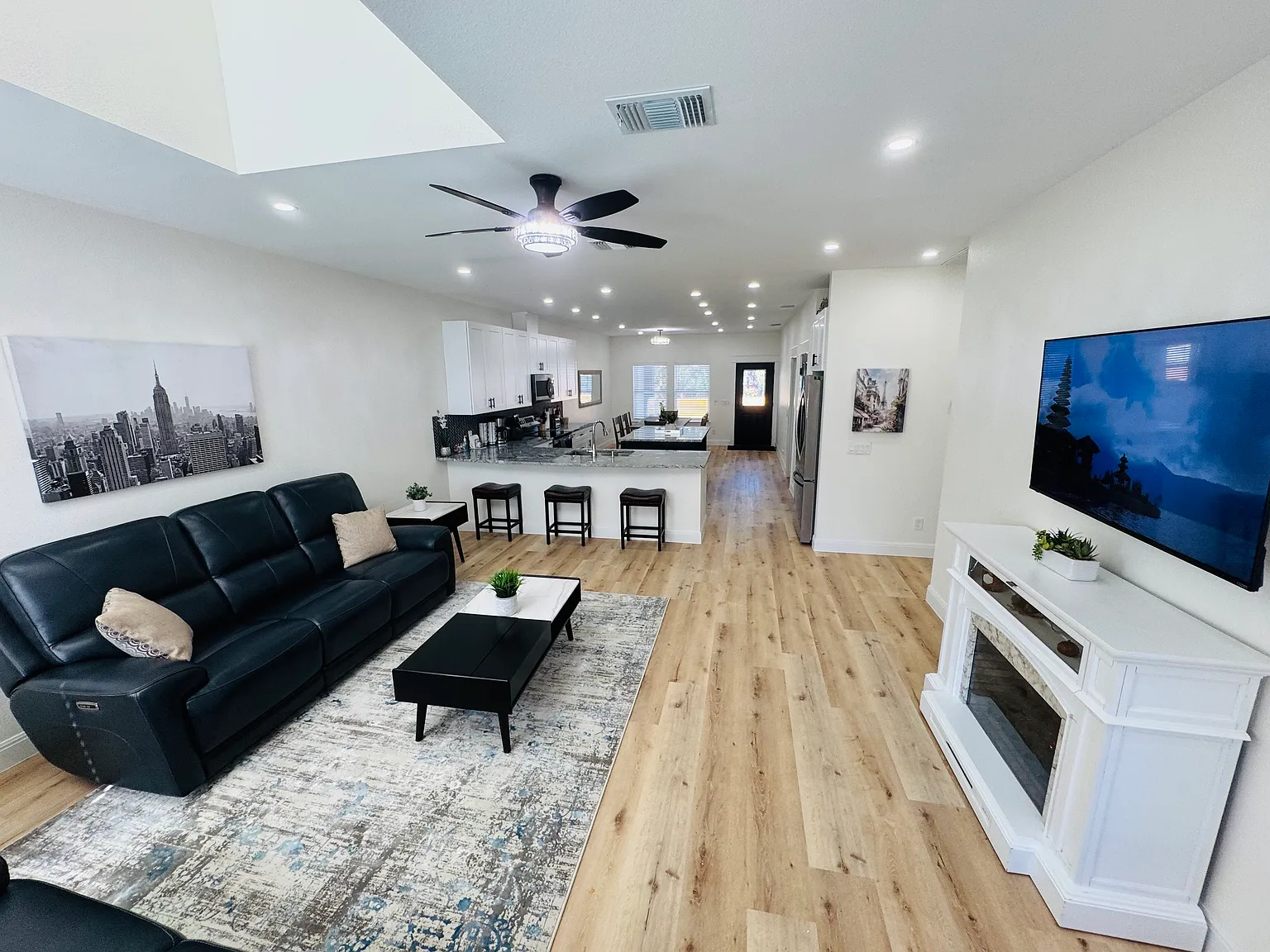 3 bed, 2.5 bath, 1600 sqft, $3,450 — Photo 1
