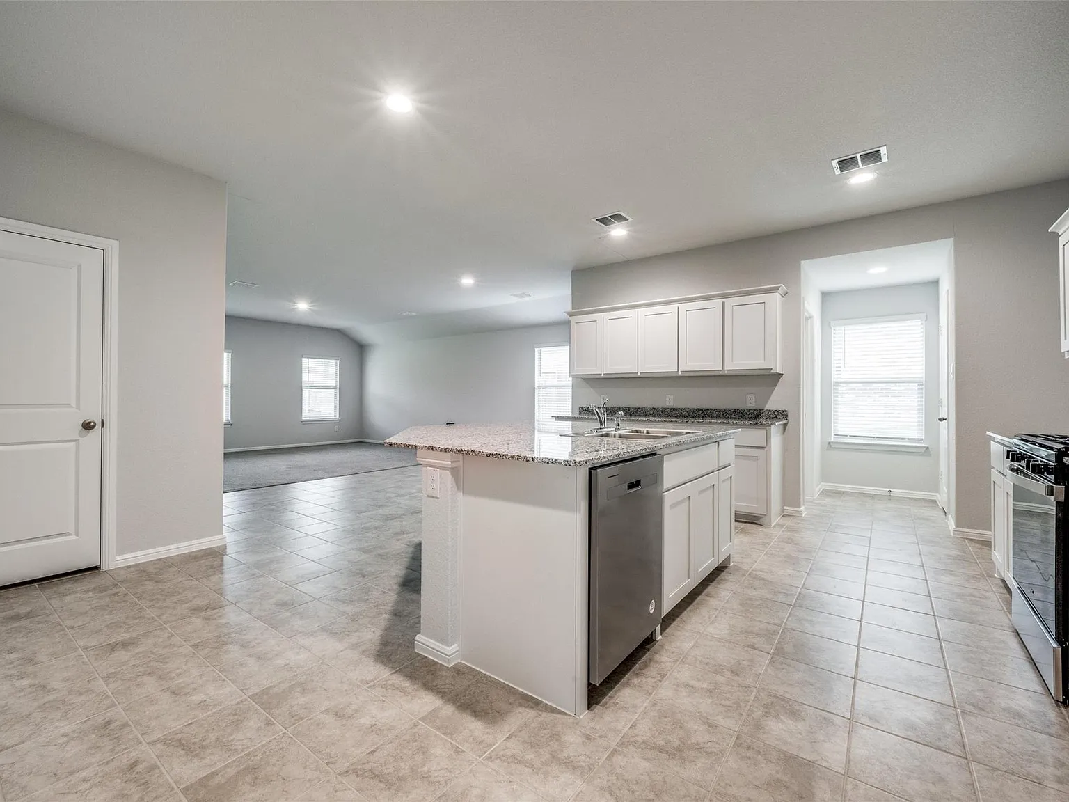 4 bed, 2082 sqft, $3,500 — Photo 3