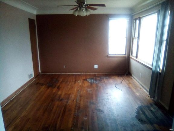 4th image of 2900 Warren Ave